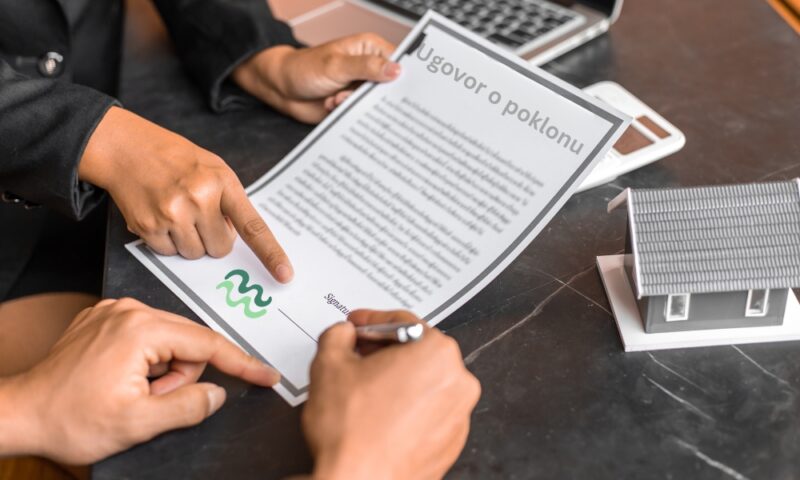 Vrste ugovora o poklonu su običan, sa nalogom i sa teretom