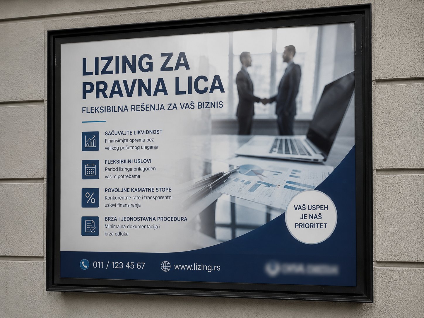 Reklamni pano sa ponudom lizinga za pravna lica i istaknutim prednostima finansiranja